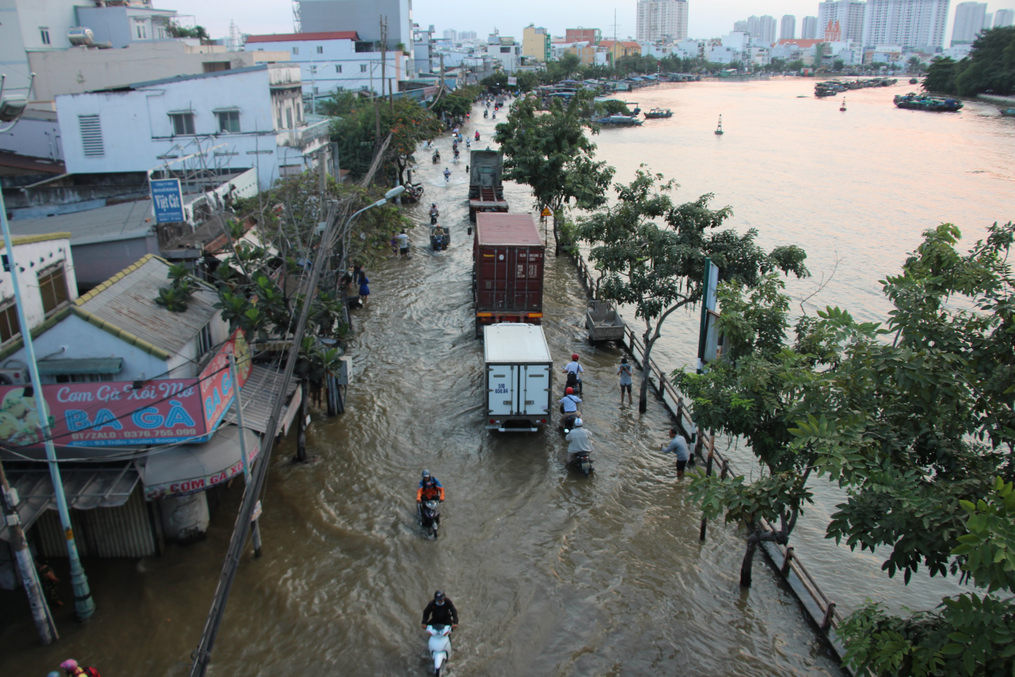 Ho Chi Minh City residents struggle with year’s highest tide ...