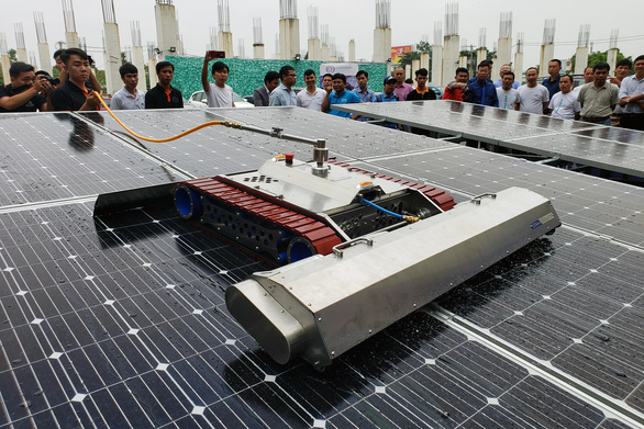 Vietnam firm introduces solar panel cleaning robot