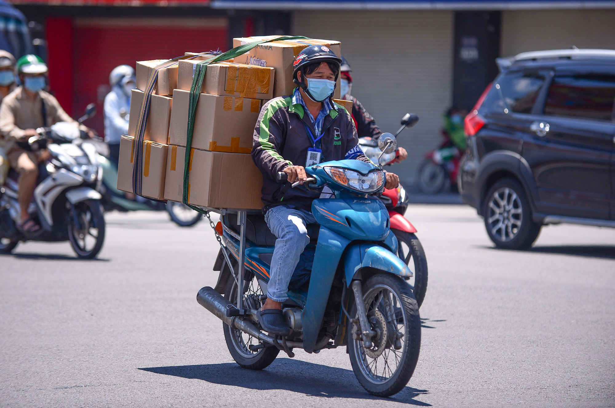 Ho Chi Minh City provides free COVID-19 testing for delivery workers