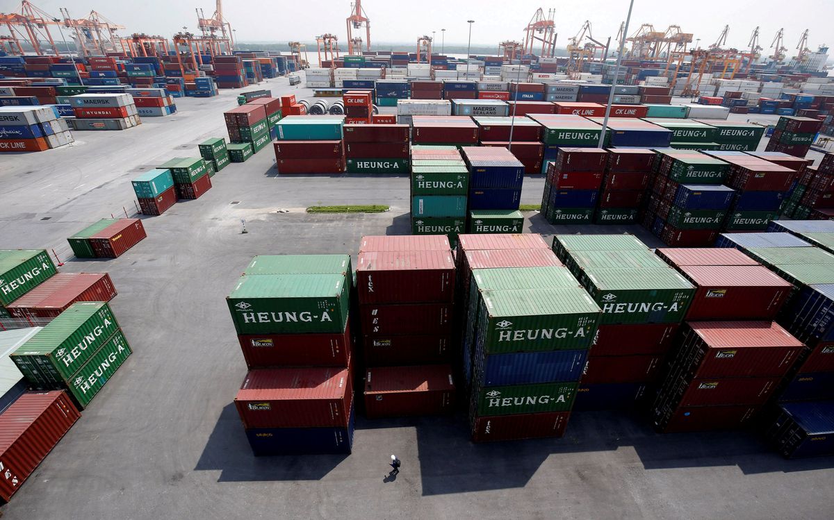 Vietnam Nov exports up 18.5% y/y; trade surplus at $100 mln
